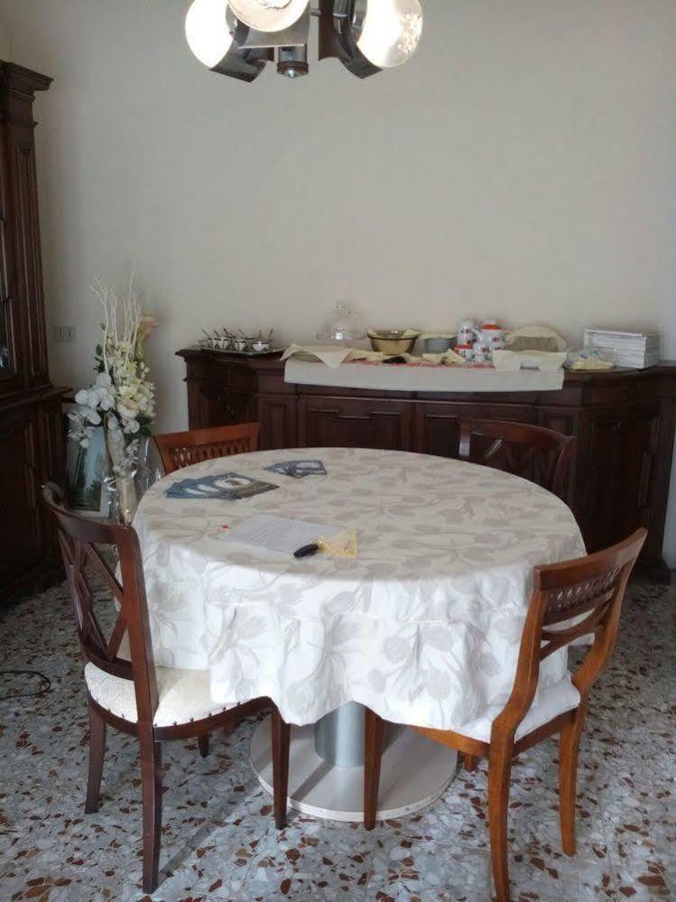 Casa Emanuela Bed & Breakfast Piazzola sul Brenta Exterior foto